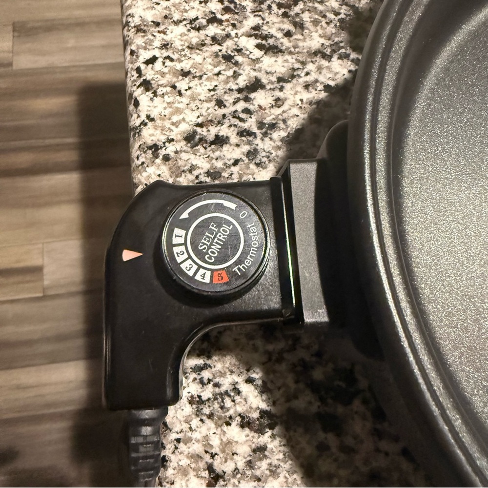 Parini Kitchen Parini 12" Non-Stick Electric Pizza Cooker - Picture 7 of 8